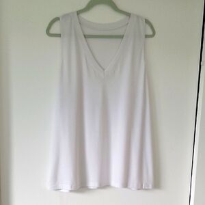 Woman's White V neck razor back tank top. Size XL